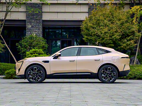 2025�� Ultra ���̰�