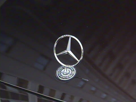 2025�� �Ŀ� E 300 L ������