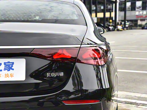 2024�� �Ŀ� E 300 L ������