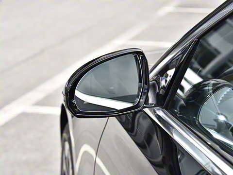 2024�� �Ŀ� E 300 L ������