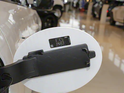 2025�� P400 SPORT