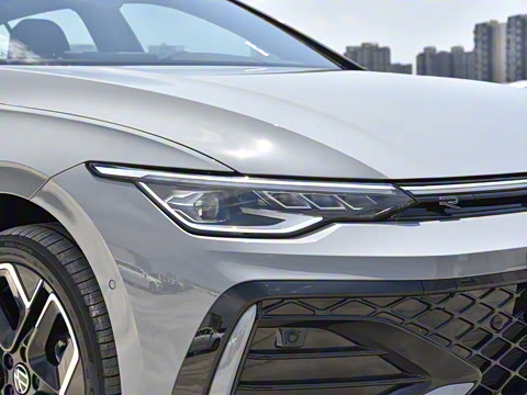 2025�� �Ŀ� 300TSI R-Line