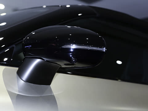 2026�� AMG SL 63 Golden Coast