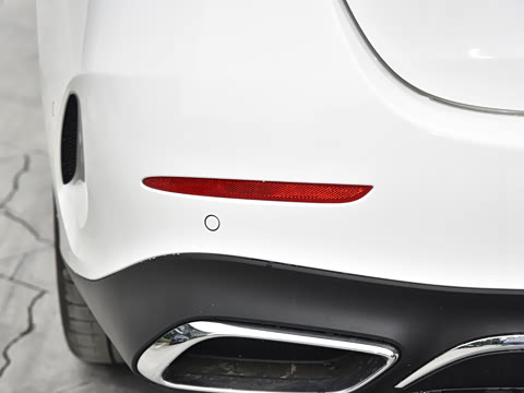 2024�� E 350 e L ���ʽ��϶����˶��γ�