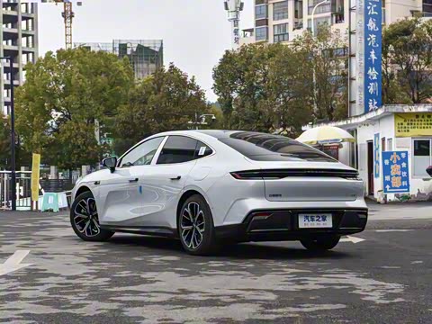 2025�� 700km Զ���Ǽݰ�