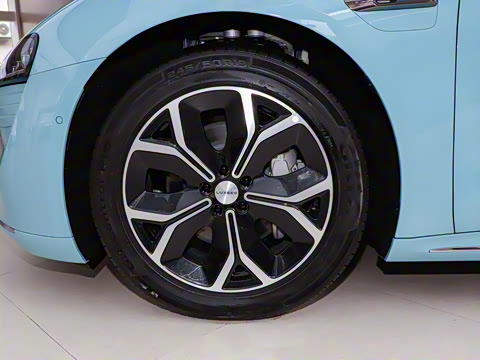 2025�� 705km Max