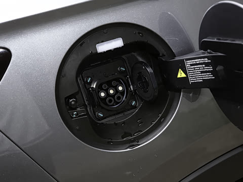 2025�� EV 520km ������