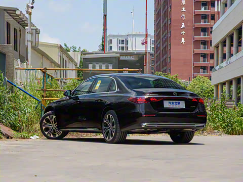 2024�� E 350 e L ���ʽ��϶����γ�