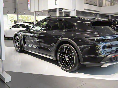 2024�� Taycan 4 Cross Turismo