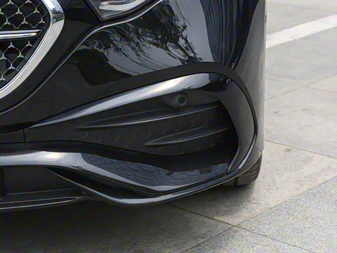 2025�� �Ŀ� E 300 �������˶���