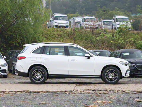 2025�� GLC 300 L 4MATIC ������ 5��