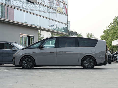 2025�� Ultra ���ܻ��°�