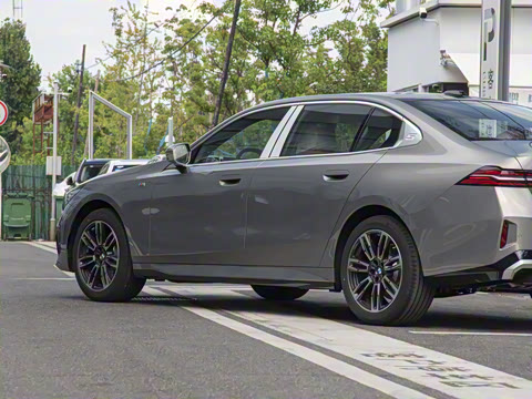 2024�� 530Li ������ M�˶���װ