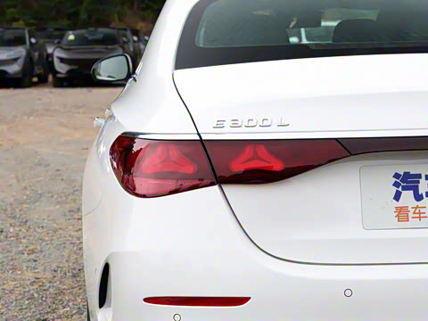 2025�� E 300 L ʱ���˶���