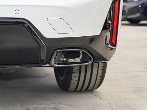 2025�� 330Li M�˶���ҹ��װ