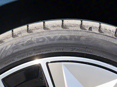 2025�� eDrive 40 L ��ҹ�˶���װ