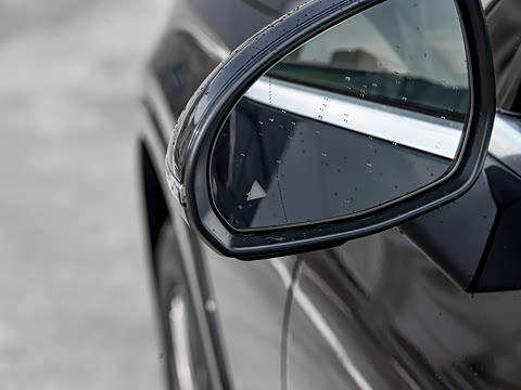 2025�� GLC 300 L 4MATIC ������ 5��