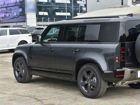 2025�� 110 3.0T P400 X-Dynamic HSE