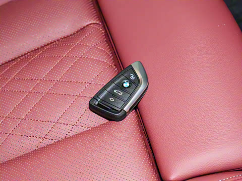 2025�� 330i M�˶���ҹ��װ