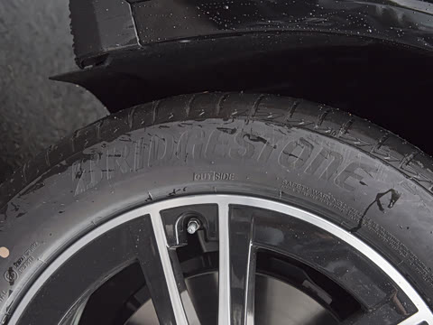 2025�� GLC 260 L 4MATIC ������