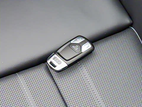 2025�� 40 TFSI ����������