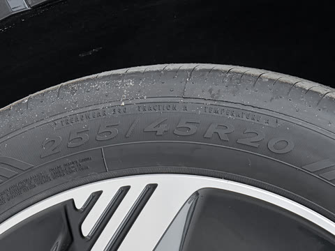 2024�� 40 e-tron ������