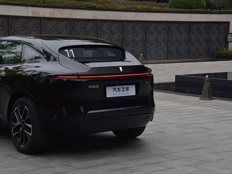 2025�� Ultra ���̰�