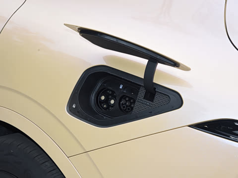 2025�� Ultra ���̰�