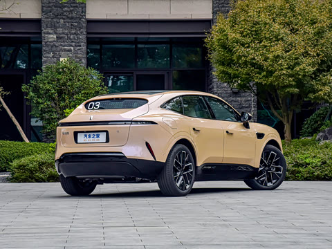 2025�� Ultra ���̰�