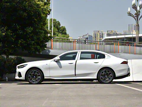 2025�� xDrive 50L M�˶���װ