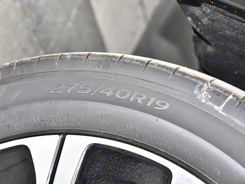 2024�� �Ŀ� E 300 L ������