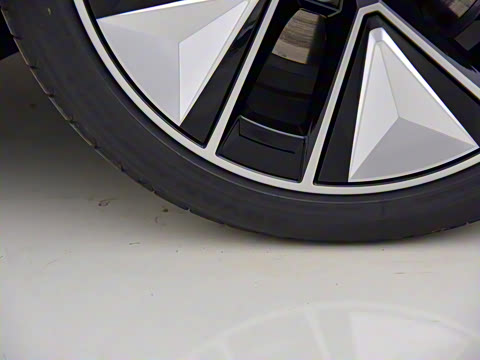 2025�� eDrive 40 L ��ҹ�˶���װ