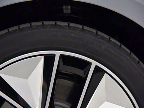 2025�� eDrive 40 L ��ҹ�˶���װ