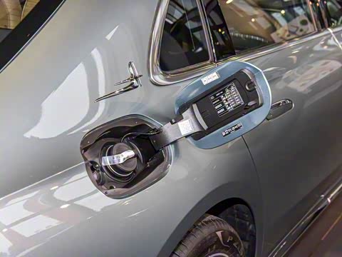 2025�� E 300 L ʱ����