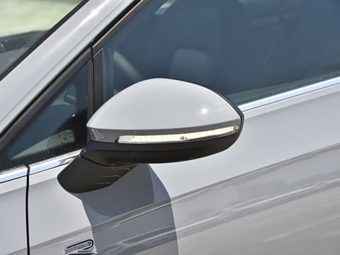 2025�� �Ŀ� 300TSI R-Line