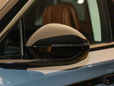 2025�� 2.0T �������