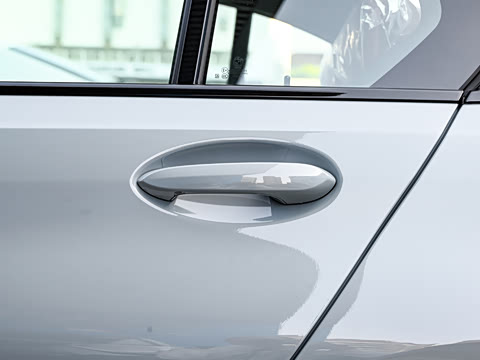 2025�� 330Li ������ M�˶���ҹ��װ