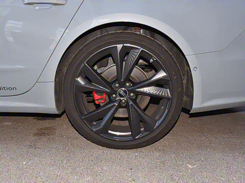 2025�� 45 TFSI quattro RS �׼����ٰ�