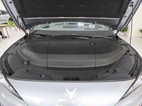 2025�� 560MAX 185kW