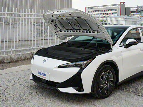 2025�� 560PRO 185kW