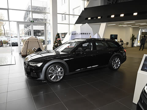 2025�� allroad quattro ̽���� 55 TFSI ����ԽҰ��