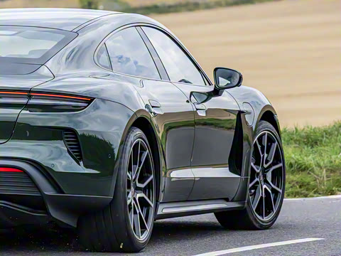 2024�� Taycan Turbo