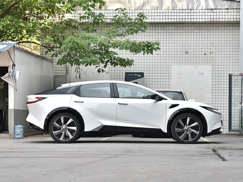 2025�� 550 PRO���а�