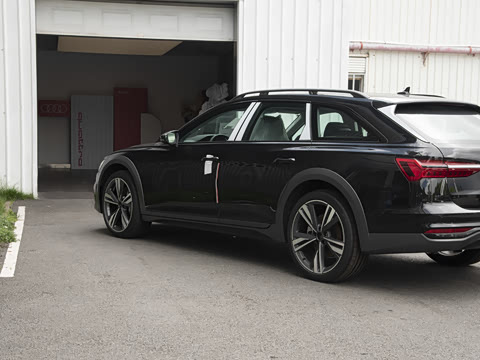 2025�� allroad quattro 55 TFSI ��̽�ռ�