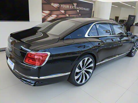 2024�� 4.0T V8 Mulliner