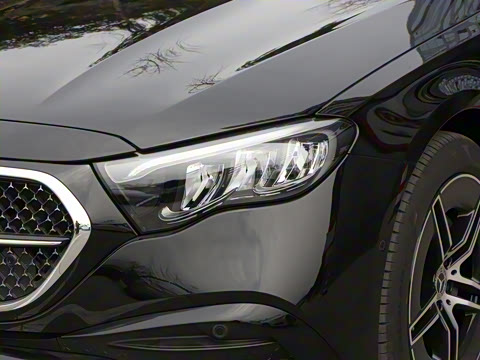 2025�� �Ŀ� E 300 L �����˶���