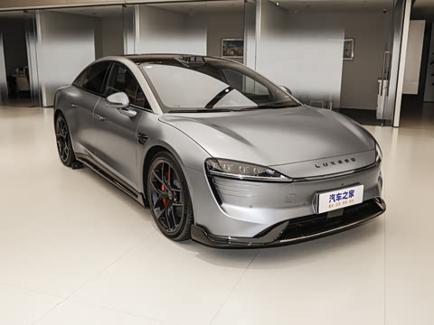 2025�� 703km Ultra�˶���