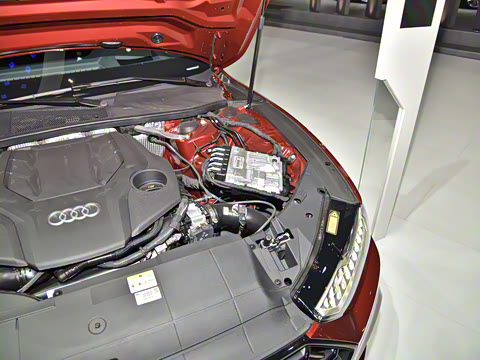 2025�� 55 TFSI quattro ������