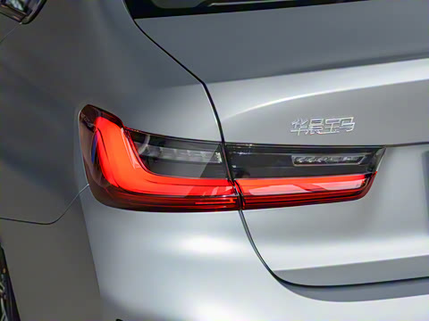 2025�� 330Li 50����������