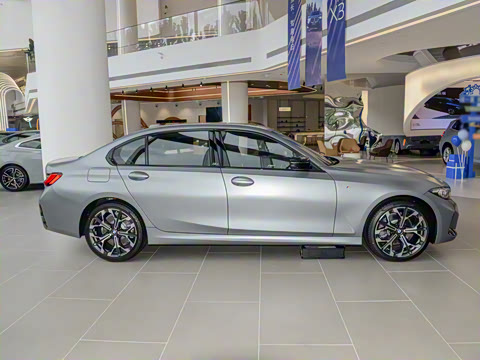 2025�� 330Li 50����������